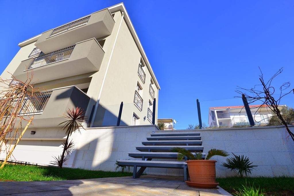 Apartments Villa Coratina Трогир Экстерьер фото