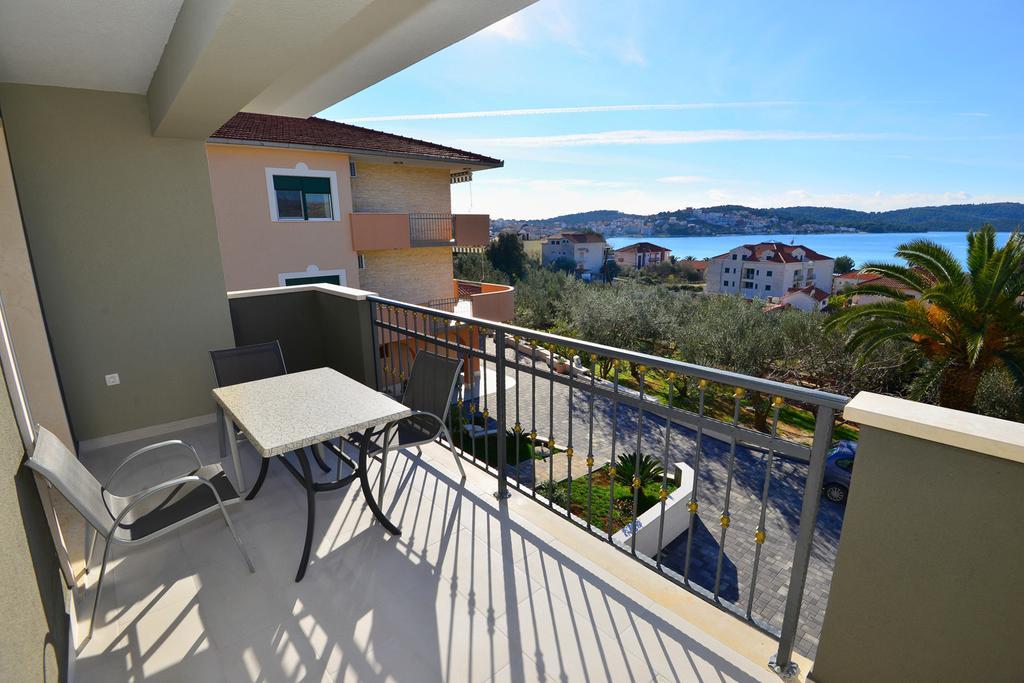 Apartments Villa Coratina Трогир Экстерьер фото