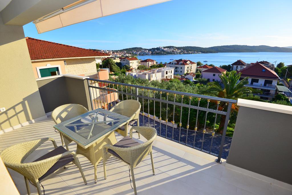 Apartments Villa Coratina Трогир Экстерьер фото