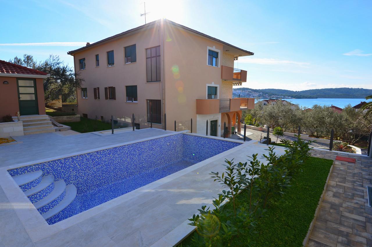 Apartments Villa Coratina Трогир Экстерьер фото